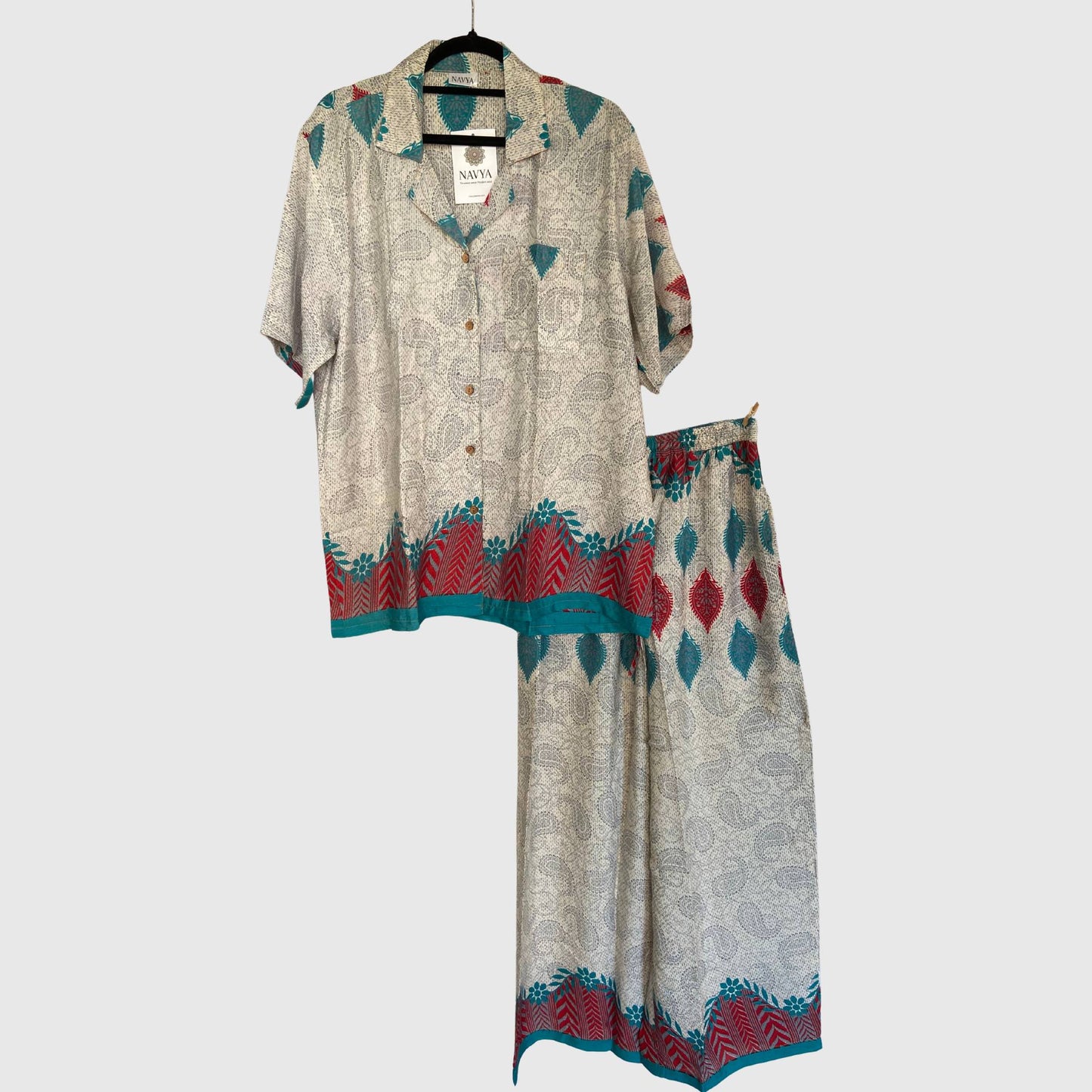 Upcycled Lounge Wear Set #1550 aus Vintage-Sari in Türkis & Grün – Vorderansicht