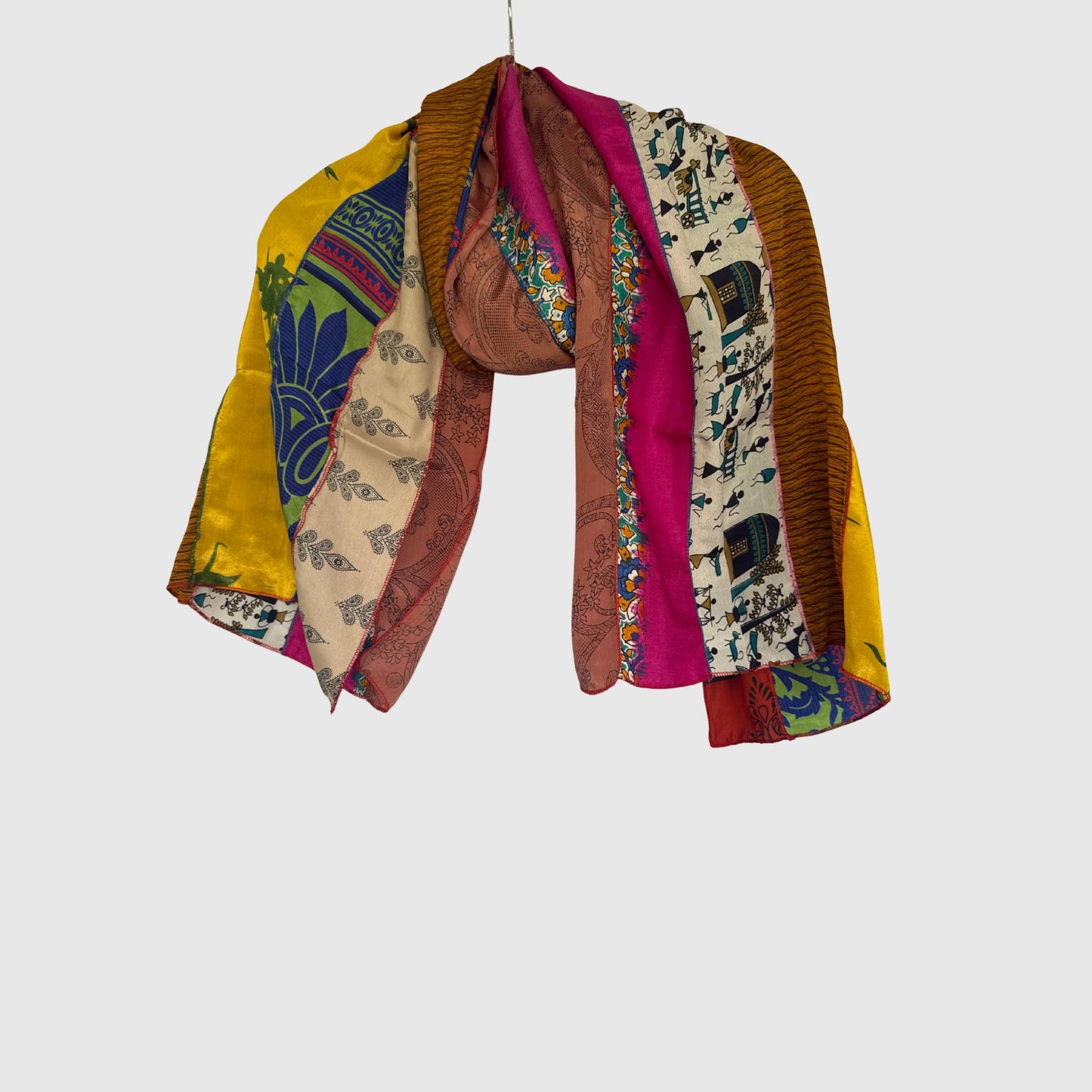 Upcycled Magic Scarf #1401 aus Vintage-Saris in Bunt – Vorderansicht