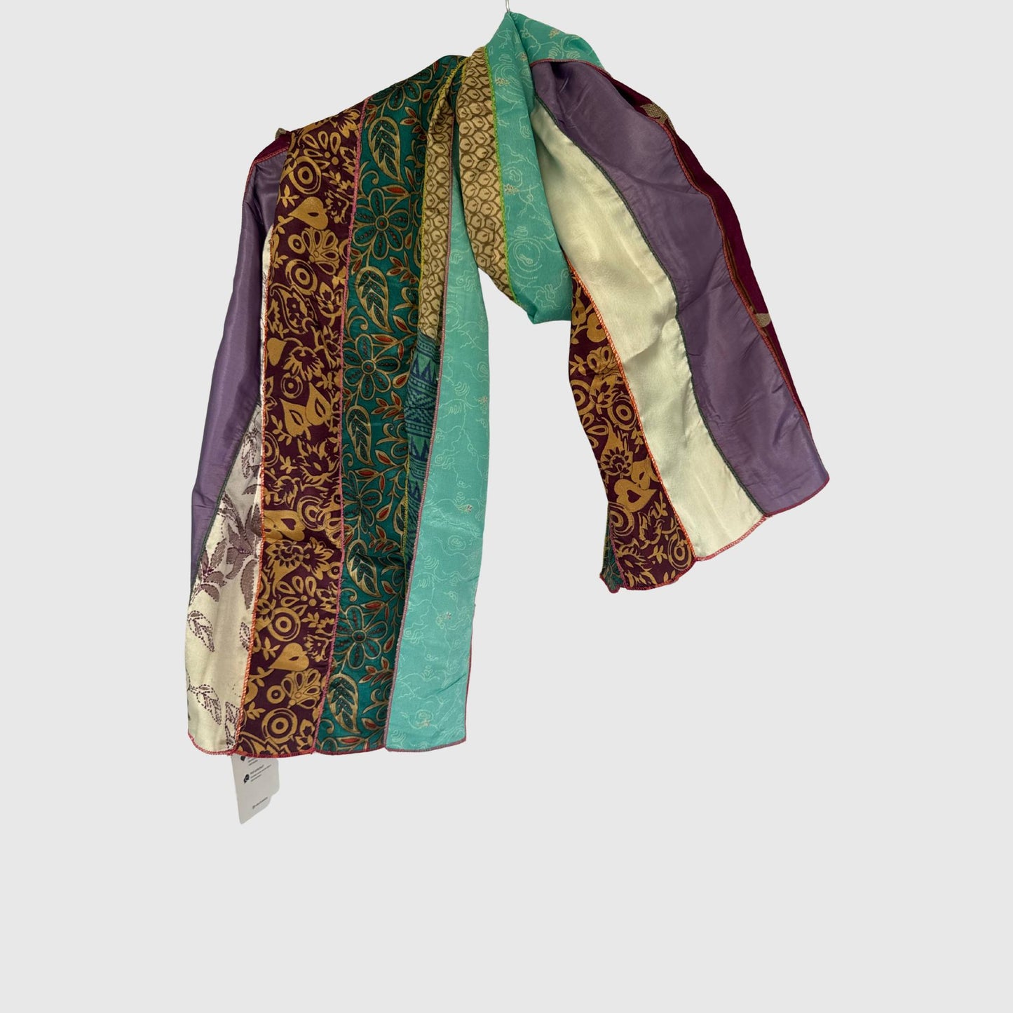 Upcycled Magic Scarf #1406 aus Vintage-Saris in Bunt – Vorderansicht