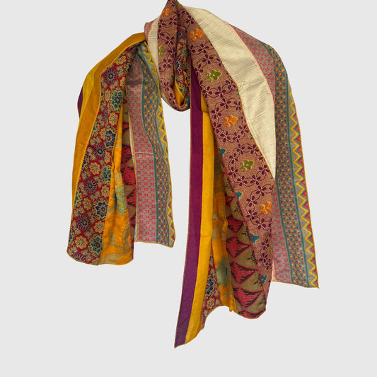 Upcycled Magic Scarf #1408 aus Vintage-Saris in Bunt – Vorderansicht