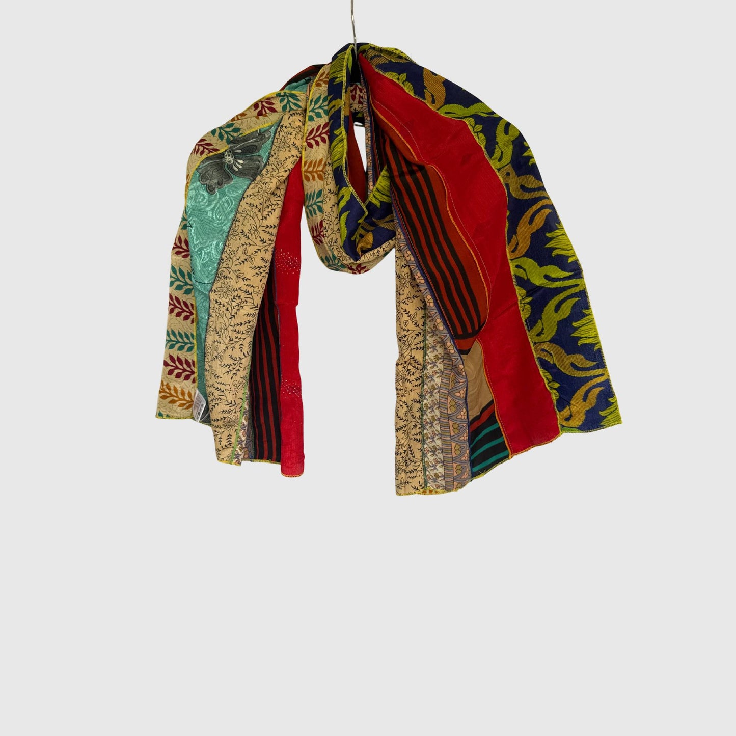 Upcycled Magic Scarf #1411 aus Vintage-Saris in Bunt – Vorderansicht