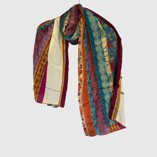 Upcycled Magic Scarf #1412 aus Vintage-Saris in Bunt – Vorderansicht