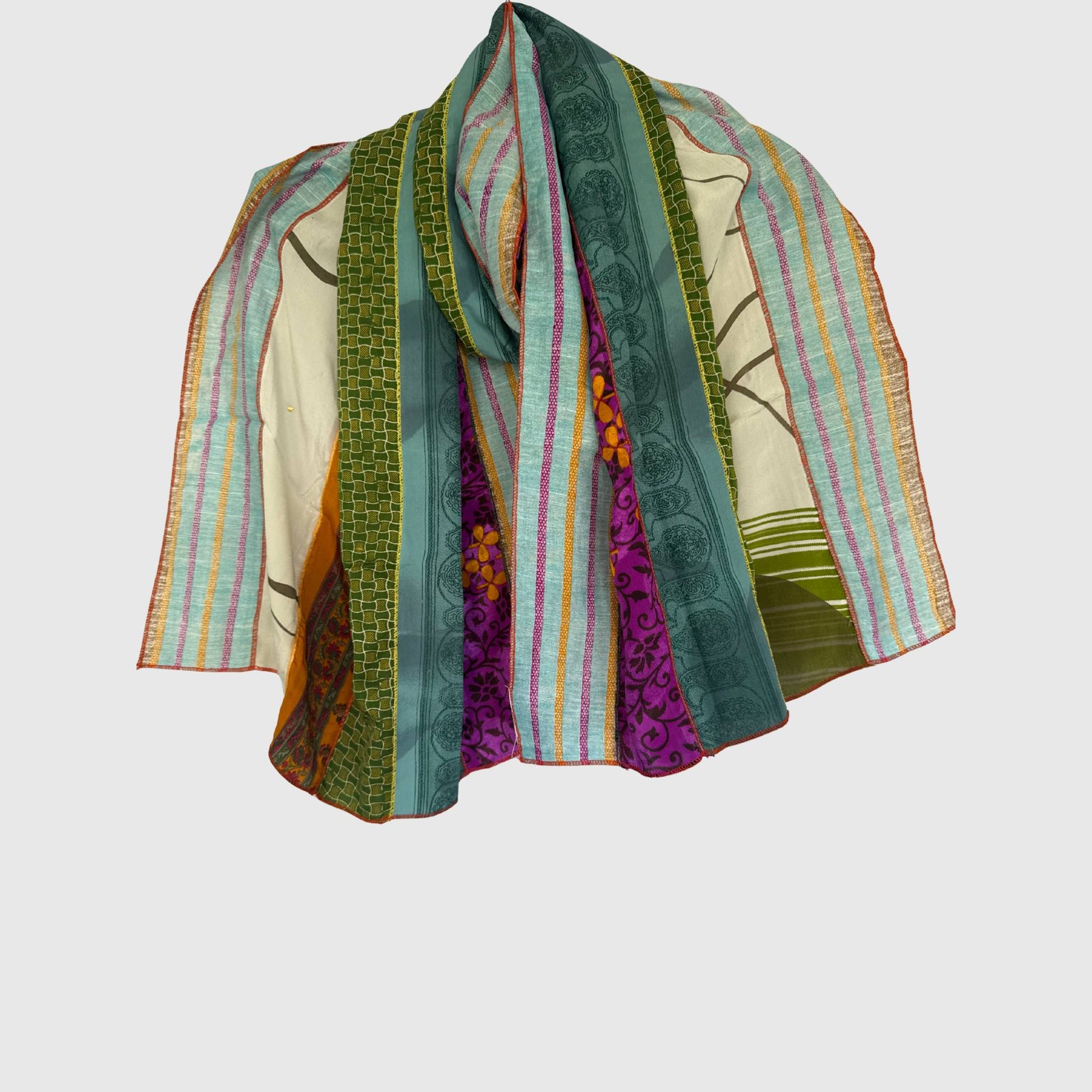 Upcycled Magic Scarf #1417 aus Vintage-Saris in Bunt – Vorderansicht