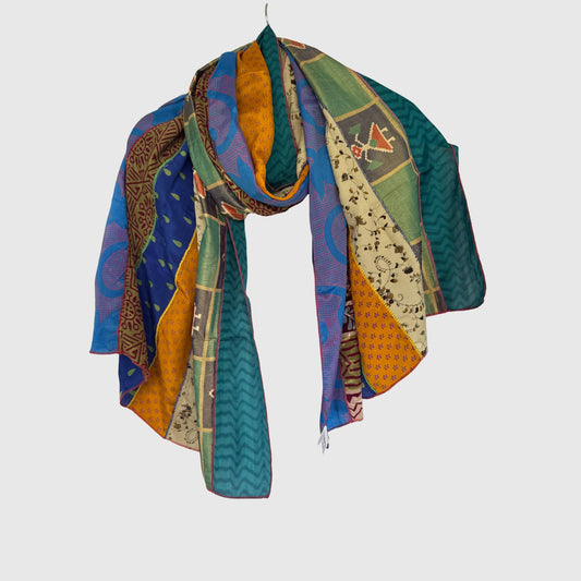 Upcycled Magic Scarf #1418 aus Vintage-Saris in Bunt – Vorderansicht