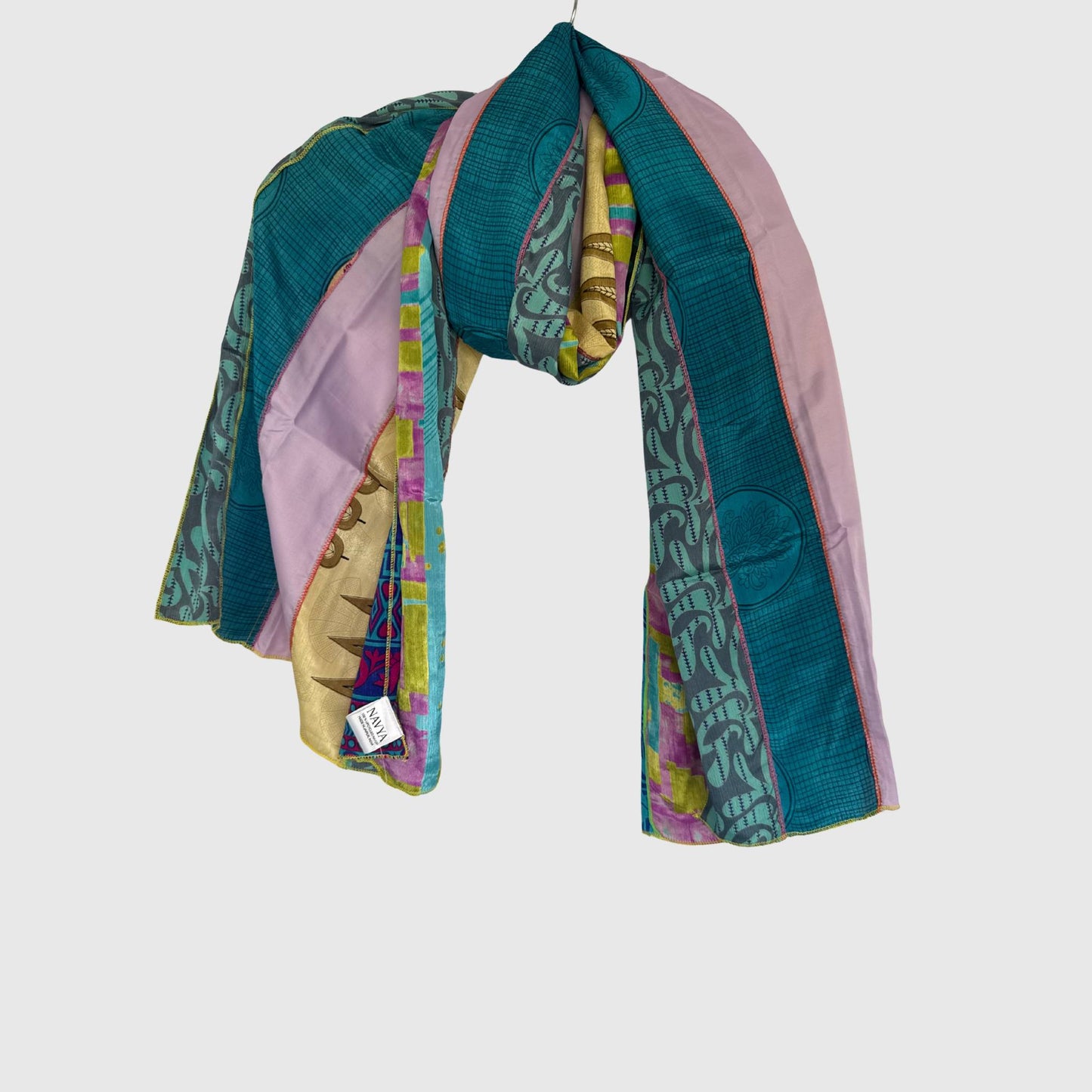 Upcycled Magic Scarf #1420 aus Vintage-Saris in Bunt – Vorderansicht