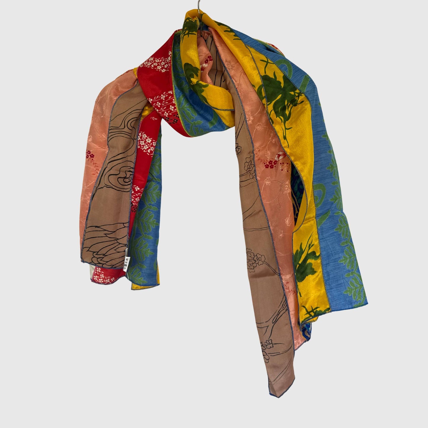 Upcycled Magic Scarf #1424 aus Vintage-Saris in Bunt – Vorderansicht