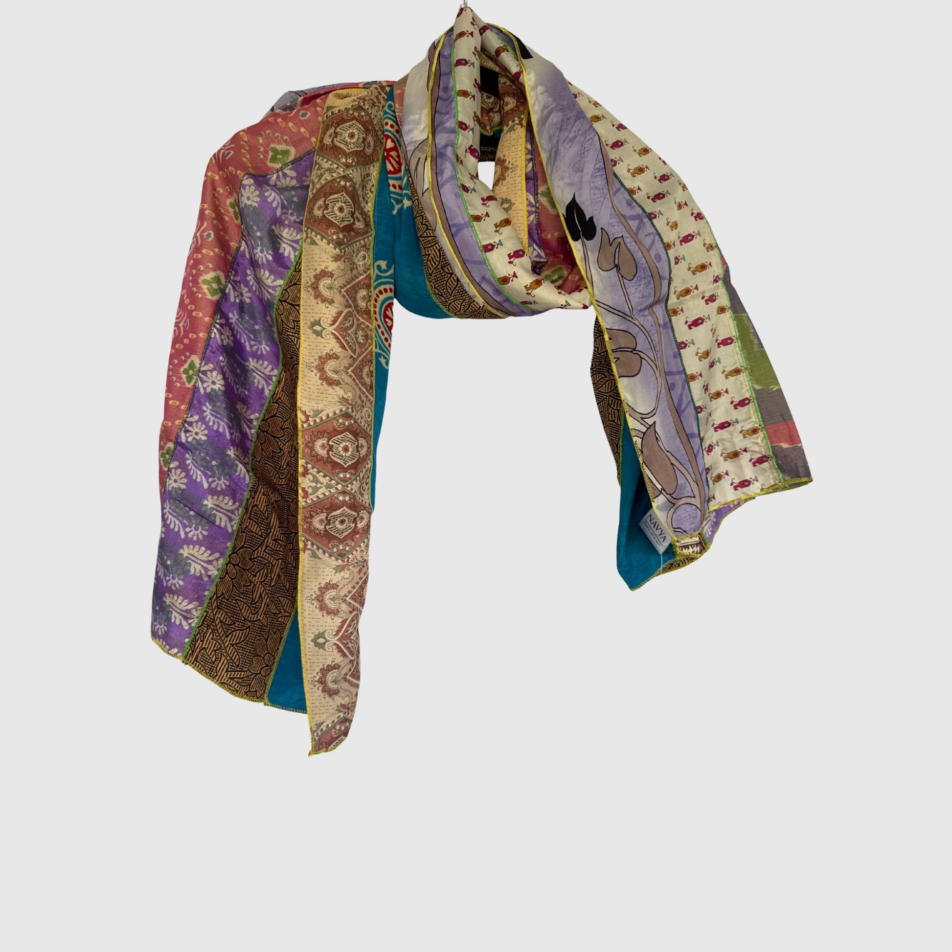 Upcycled Magic Scarf #1425 aus Vintage-Saris in Bunt – Vorderansicht