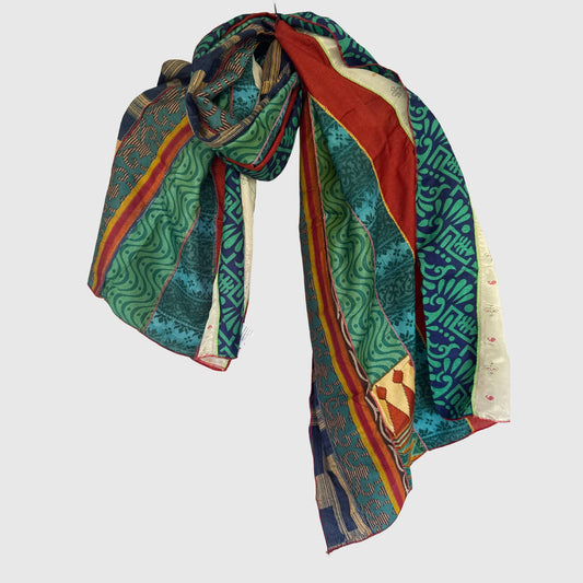 Upcycled Magic Scarf #1426 aus Vintage-Saris in Bunt – Vorderansicht