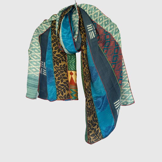 Upcycled Magic Scarf #1428 aus Vintage-Saris in Bunt – Vorderansicht