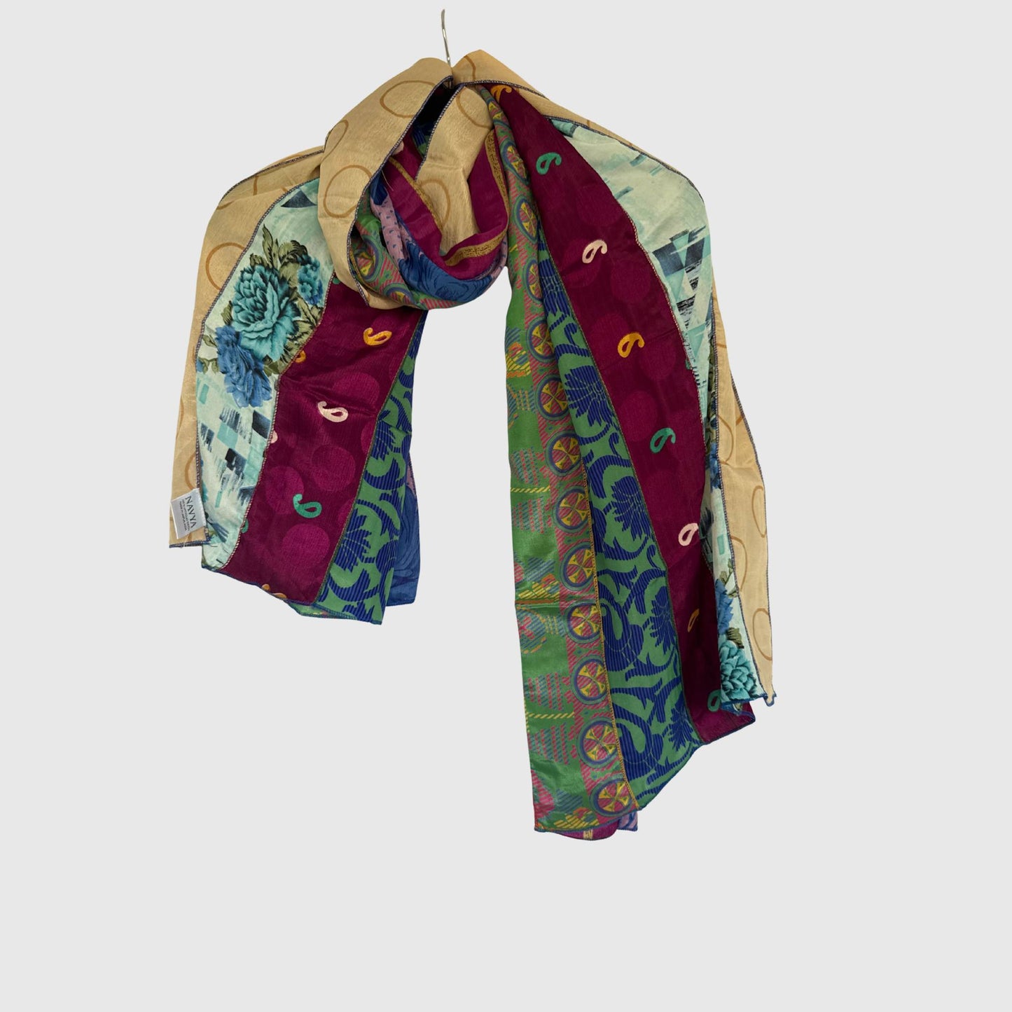 Upcycled Magic Scarf #1429 aus Vintage-Saris in Bunt – Vorderansicht