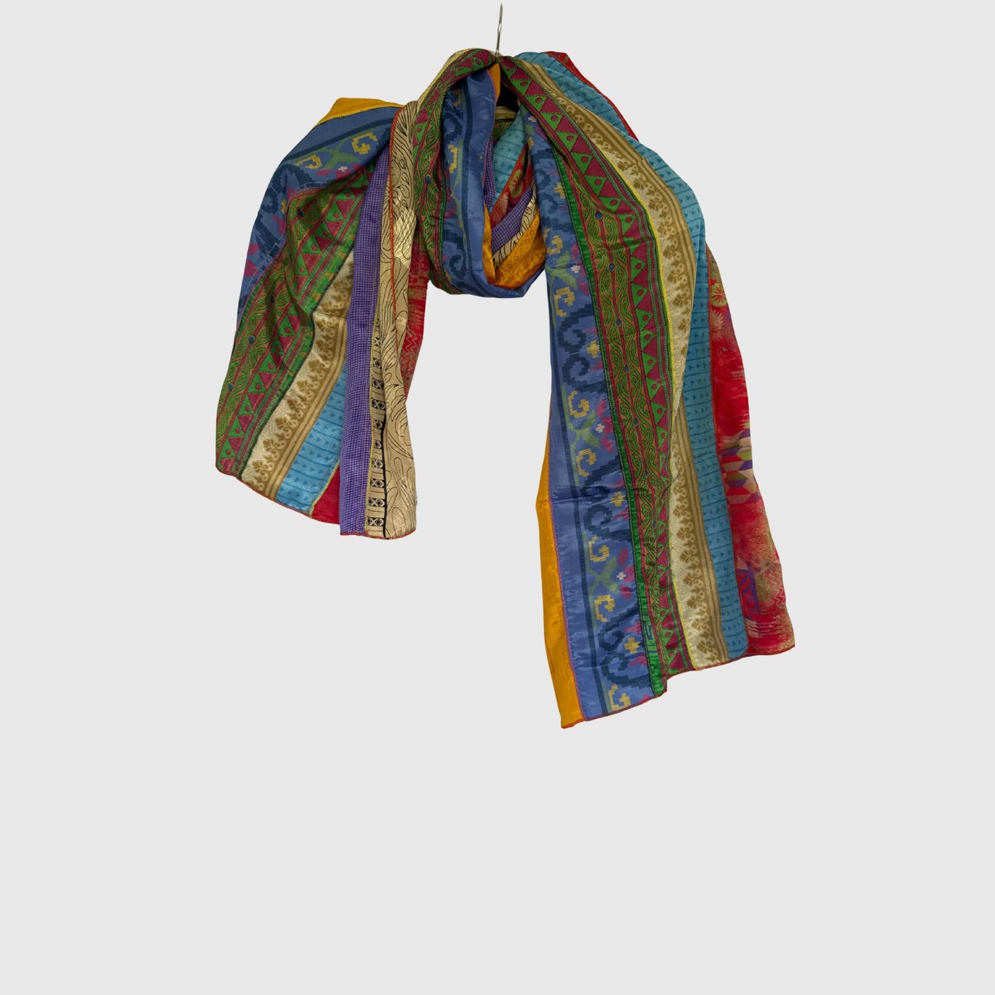 Upcycled Magic Scarf #1435 aus Vintage-Saris in Bunt – Vorderansicht