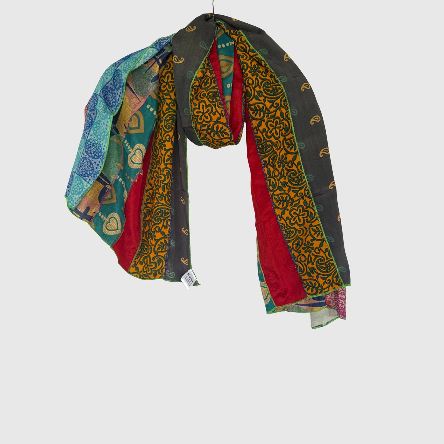 Upcycled Magic Scarf #1438 aus Vintage-Saris in Bunt – Vorderansicht