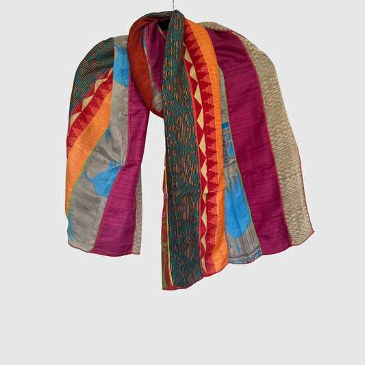 Upcycled Magic Scarf #1442 aus Vintage-Saris in Bunt – Vorderansicht