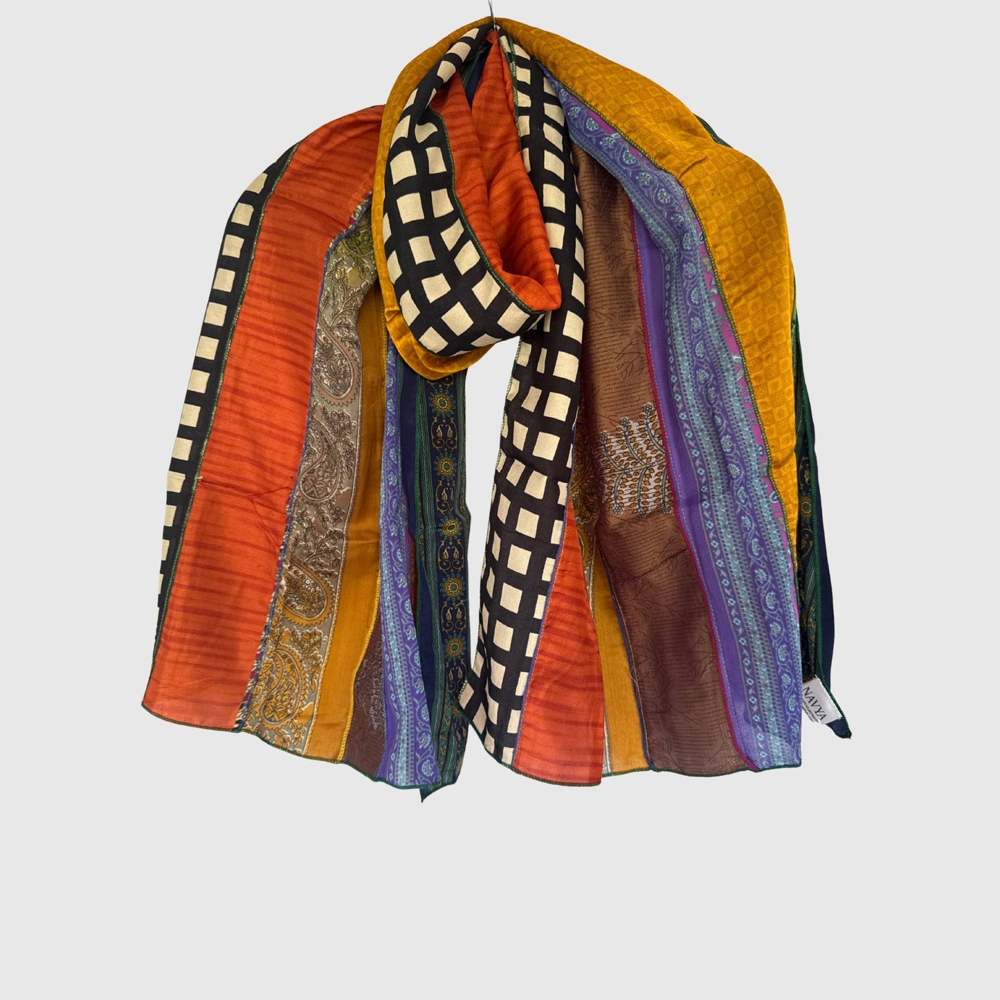 Upcycled Magic Scarf #1445 aus Vintage-Saris in Bunt – Vorderansicht