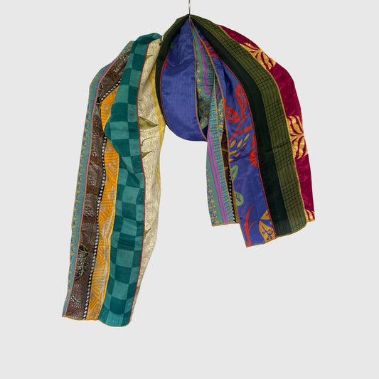 Upcycled Magic Scarf #1446 aus Vintage-Saris in Bunt – Vorderansicht