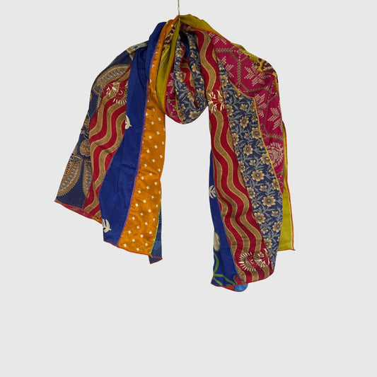Upcycled Magic Scarf #1450 aus Vintage-Saris in Bunt – Vorderansicht