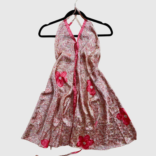 Kurzes Magic Scarf Dress aus upcyceltem Sari in Apricot mit Print und weißen Akzenten, Vorderansicht