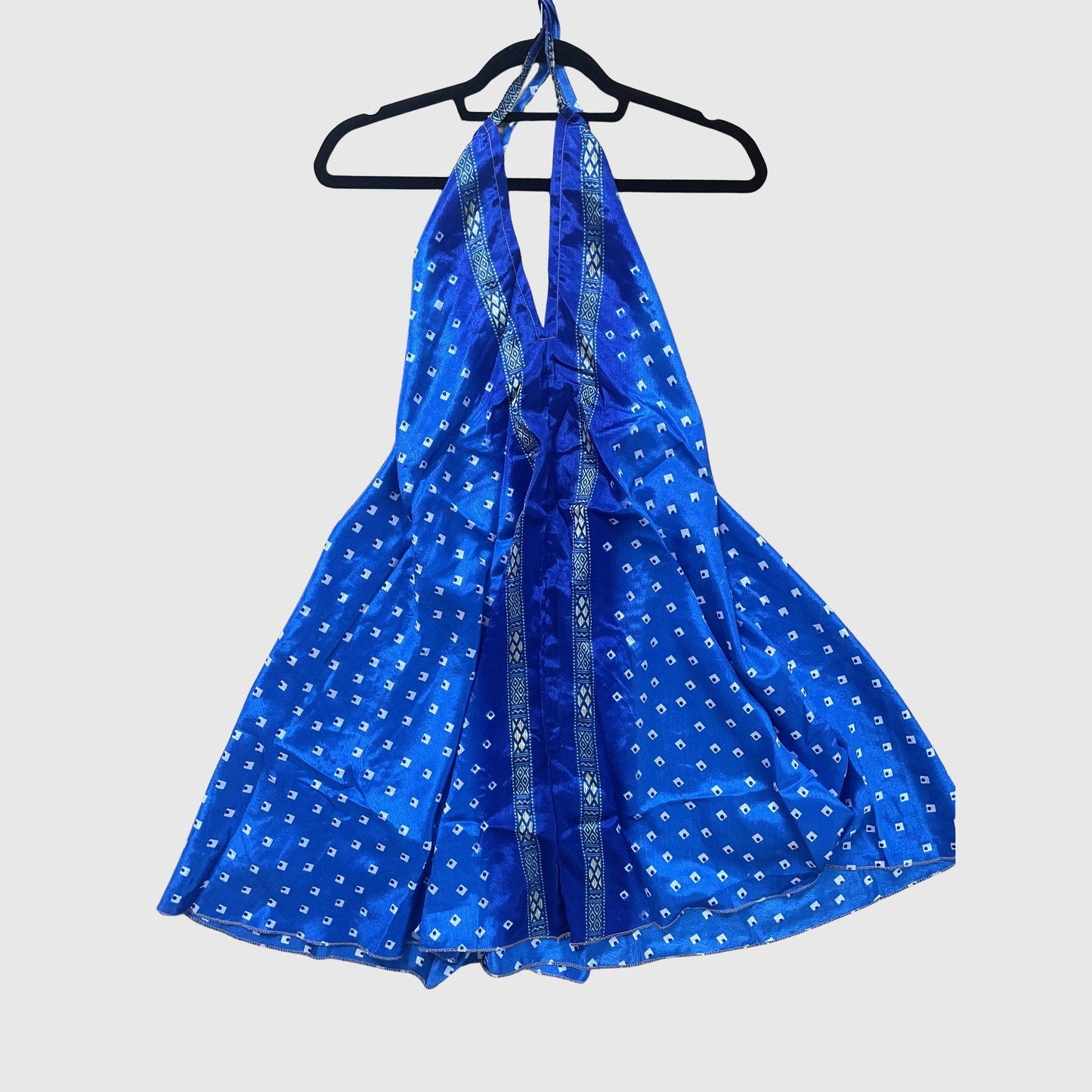 Kurzes Magic Scarf Dress aus upcyceltem Sari in Blau, Vorderansicht