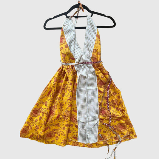 Kurzes Magic Scarf Dress aus upcyceltem Sari in Gelb, Vorderansicht