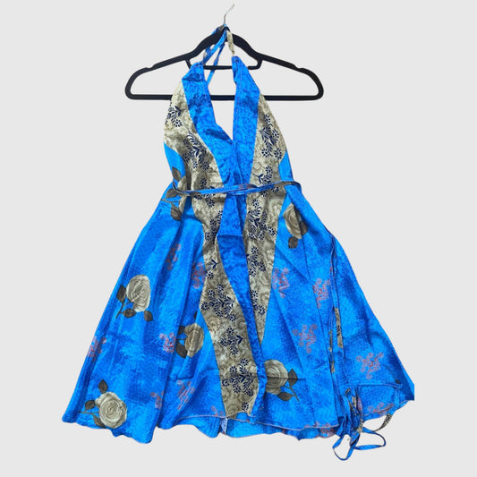 Kurzes Magic Scarf Dress aus upcyceltem Sari in leuchtendem Blau, Vorderansicht