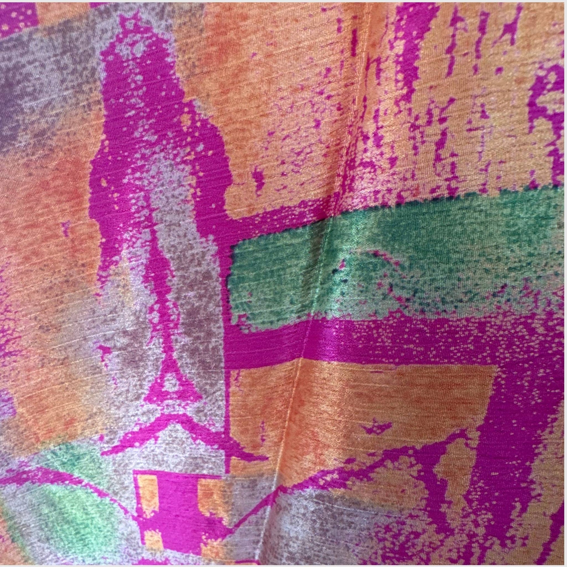 Upcycled Magic Scarf Dress Kurz #678 aus Vintage-Sari in Altrosa & Pink – Detailansicht