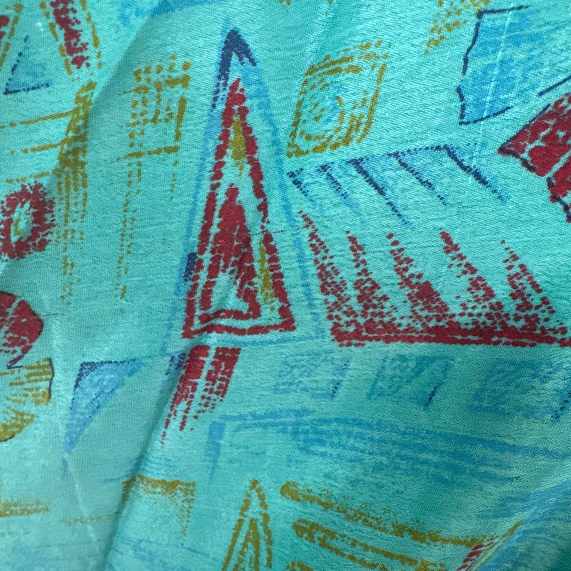 Upcycled Magic Scarf Dress Kurz #682 aus Vintage-Sari in Türkis – Detailansicht