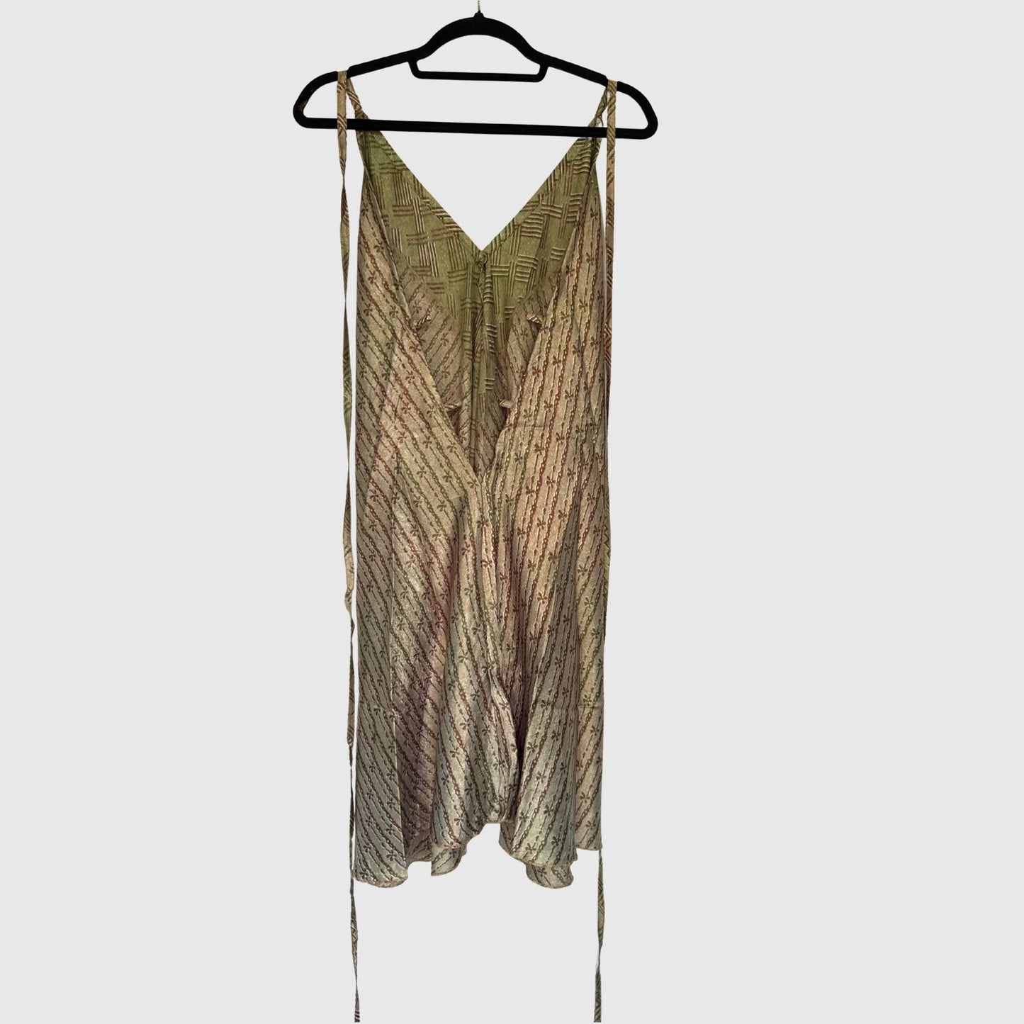 Upcycled Magic Scarf Dress Kurz #684 aus Vintage-Sari in Beige & Braun – Rückansicht