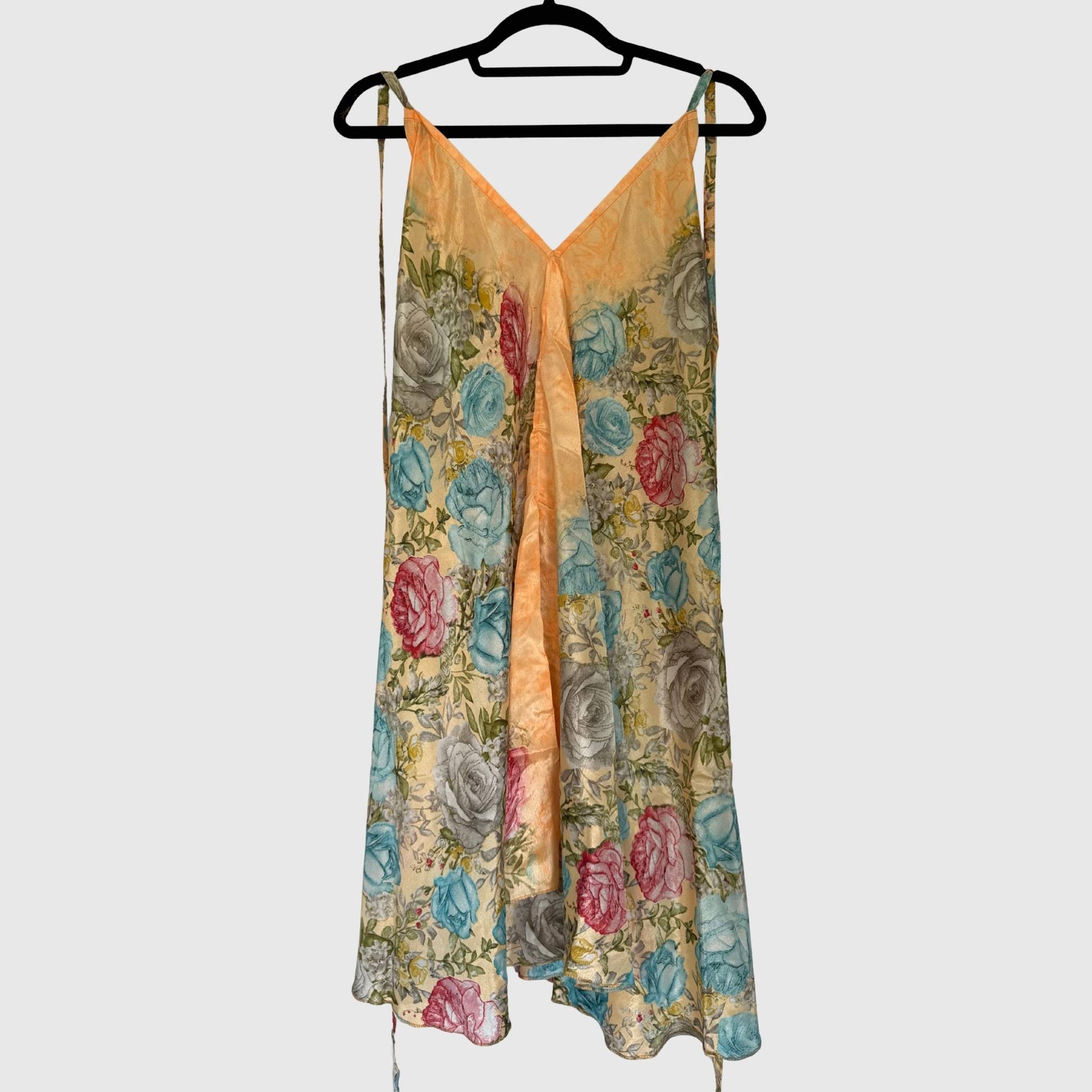 Upcycled Magic Scarf Dress Kurz #685 aus Vintage-Sari in Beige & Türkis – Vorderansicht