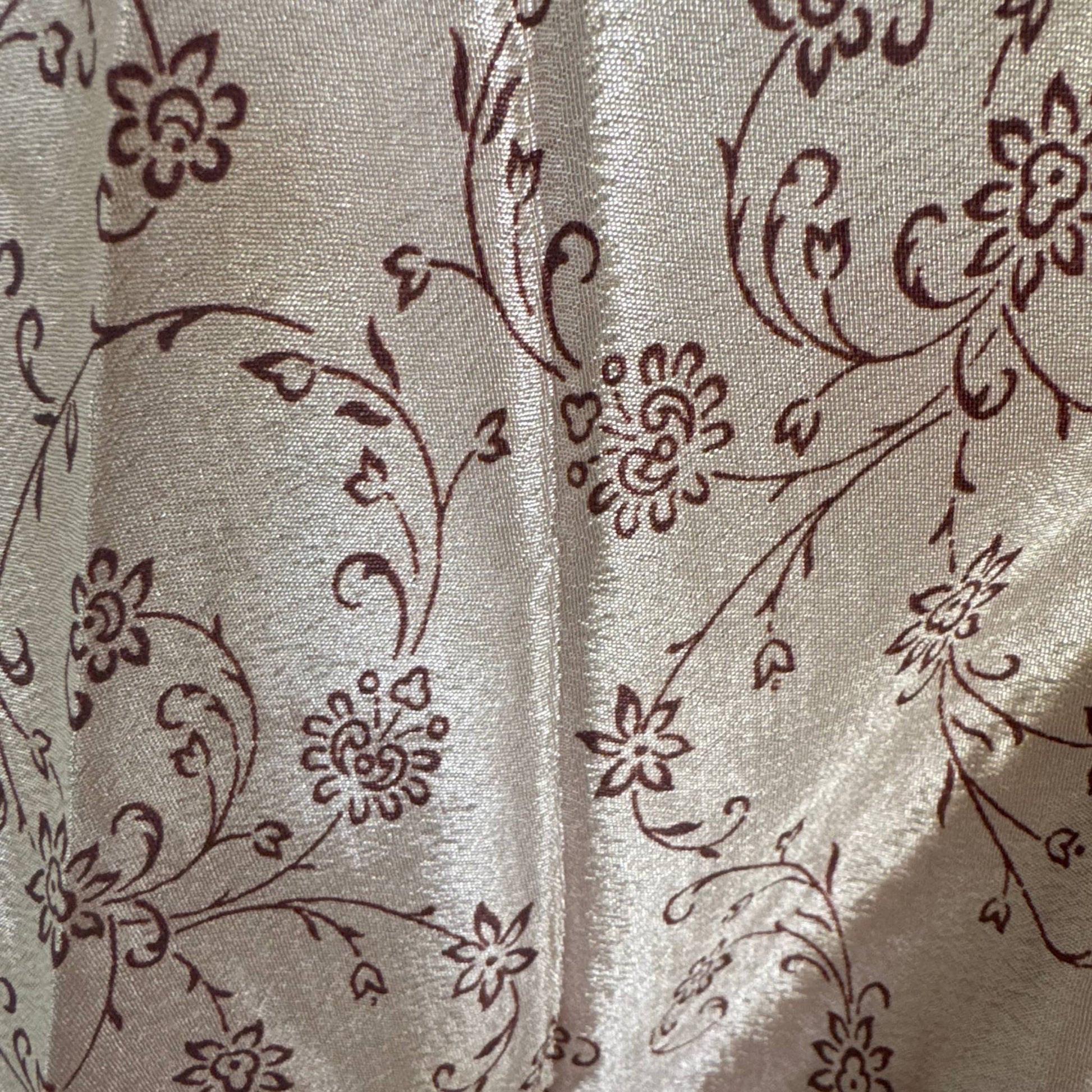 Upcycled Magic Scarf Dress Kurz #690 aus Vintage-Sari in Beige & Braun – Detailansicht