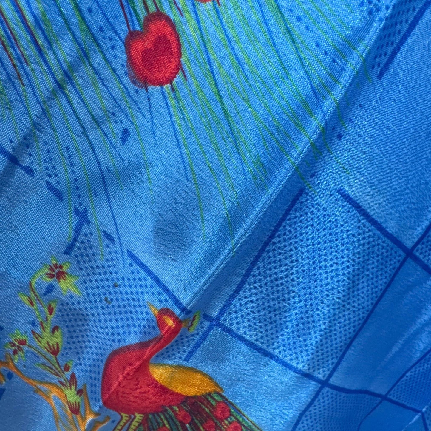 Upcycled Magic Scarf Dress Kurz #691 aus Vintage-Sari in Blau & Weiß – Detailansicht