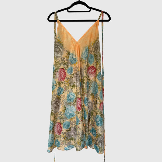 Upcycled Magic Scarf Dress Kurz #696 aus Vintage-Sari in Beige & Türkis – Vorderansicht