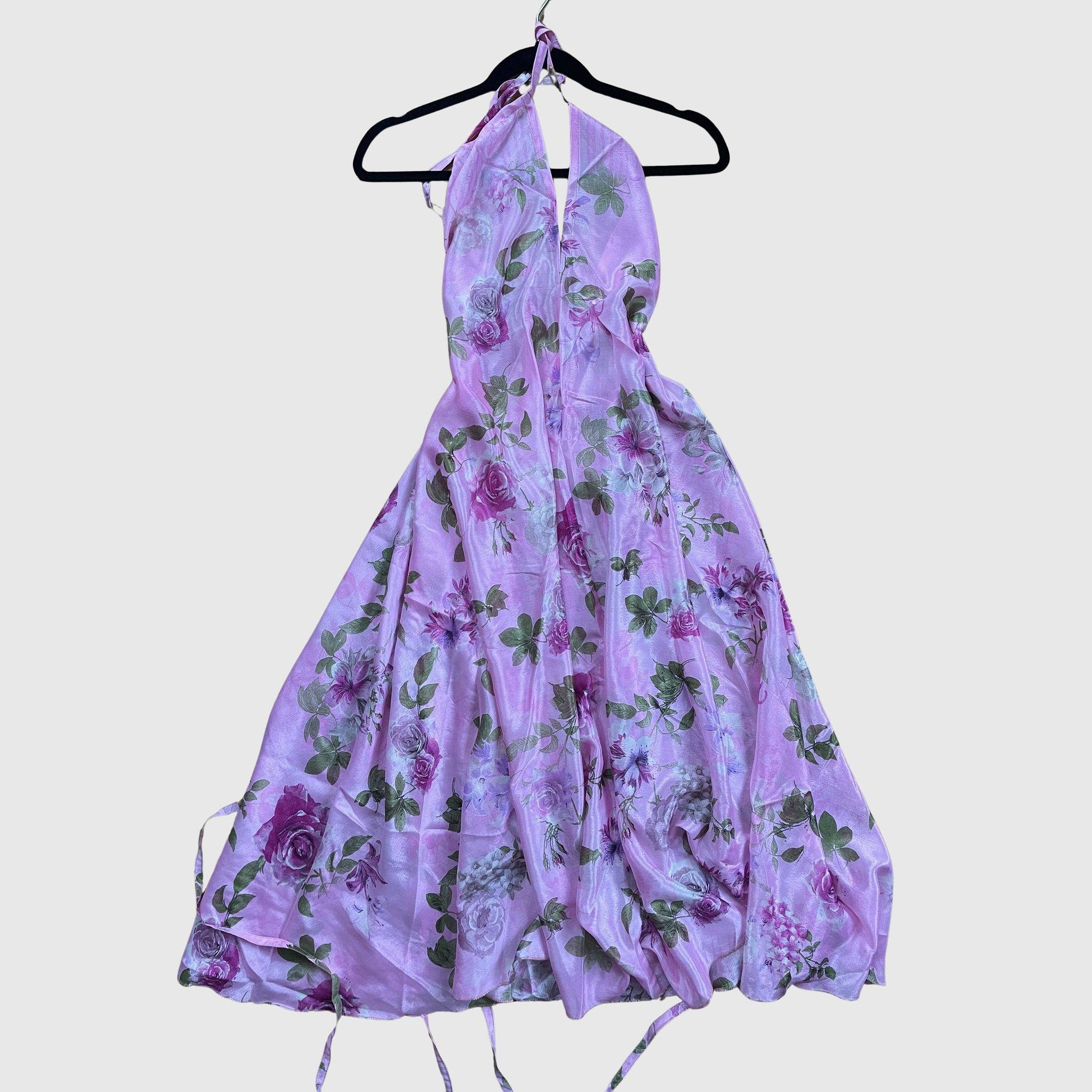 Langes Magic Scarf Dress aus upcyceltem Sari in Rosa mit Rosen-Print, Vorderansicht