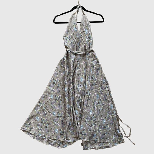 Langes Magic Scarf Dress aus upcyceltem Sari in Braun mit Print in Beige und Orange, Vorderansicht