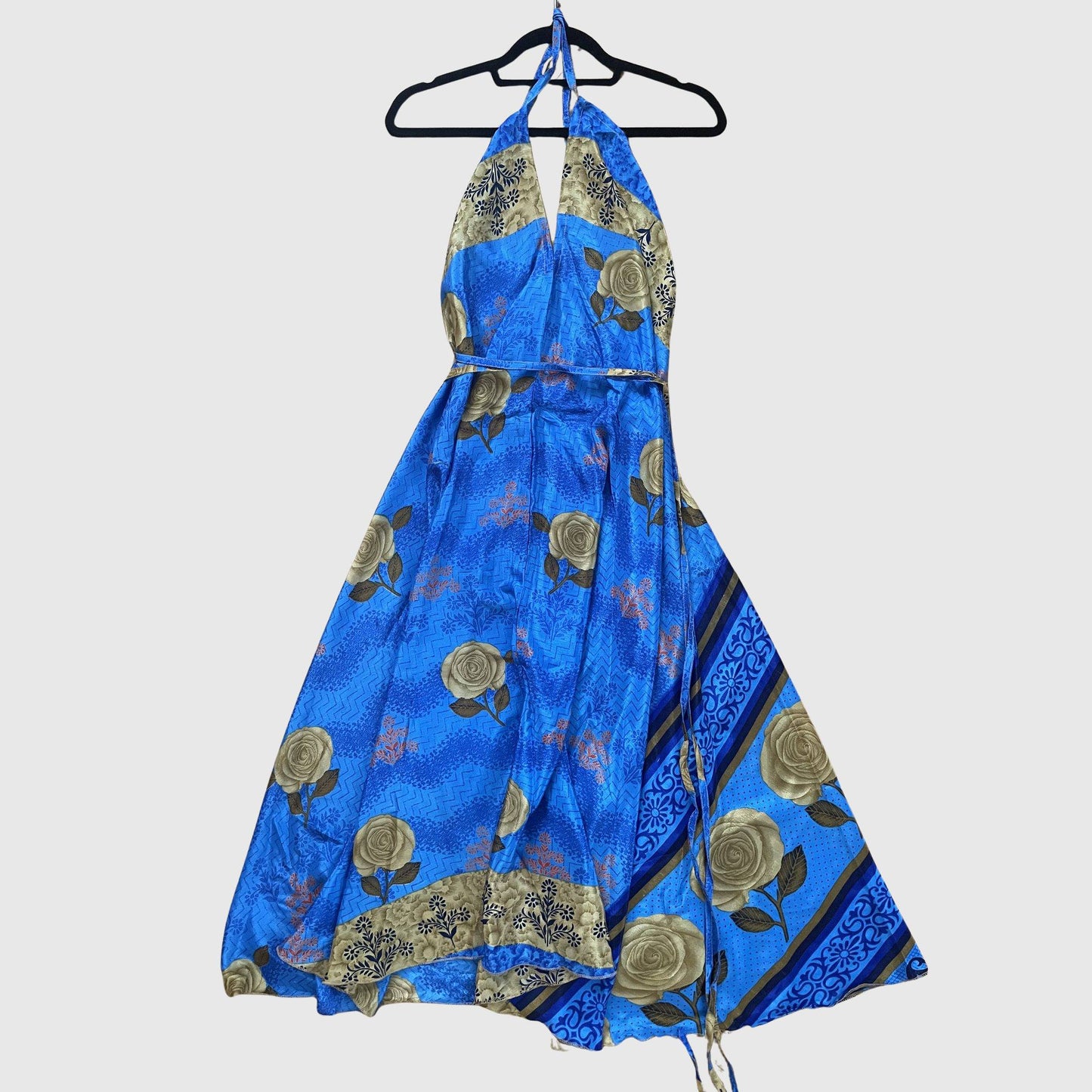 Langes Magic Scarf Dress aus upcyceltem Sari in Blau, Vorderansicht