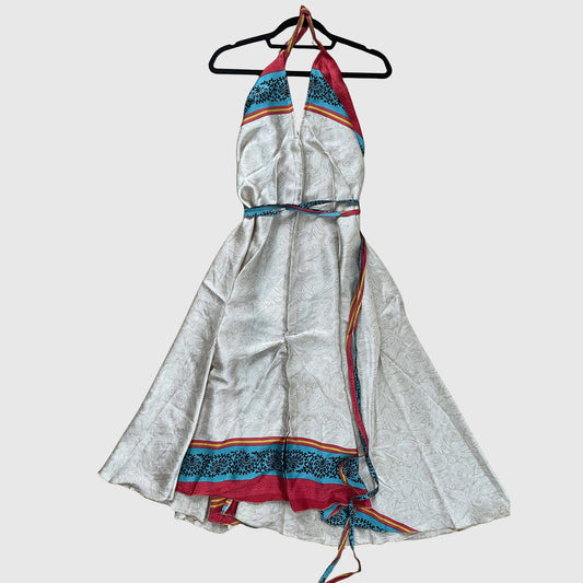 Langes Magic Scarf Dress aus upcyceltem Sari in Weiß, Vorderansicht