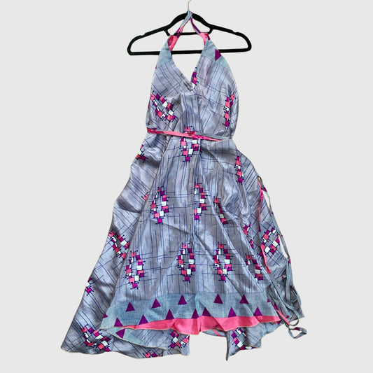 Langes Magic Scarf Dress aus upcyceltem Sari in Grau, Vorderansicht