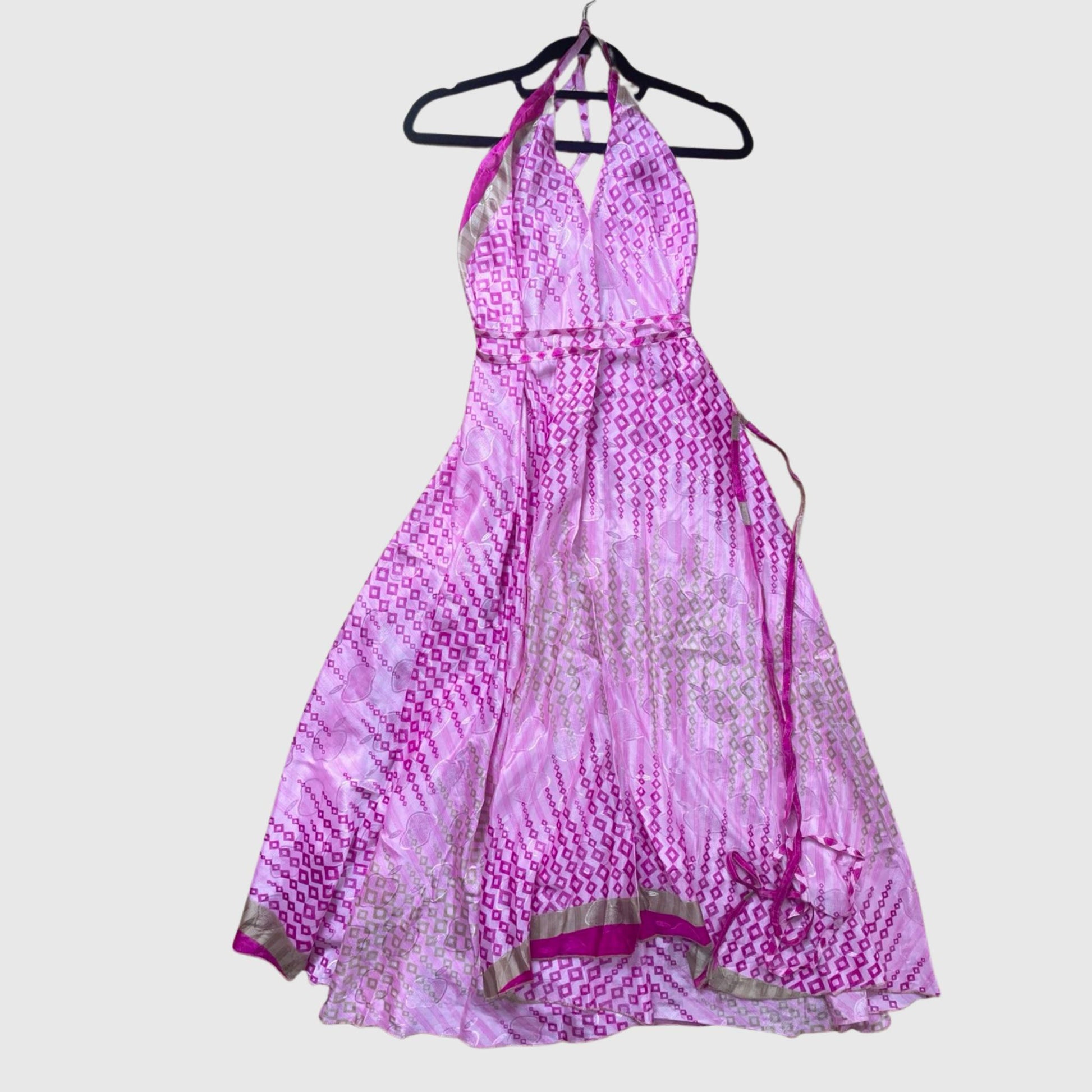 Langes Magic Scarf Dress aus upcyceltem Sari in Rosa, Vorderansicht
