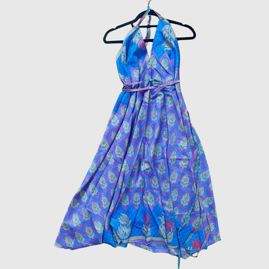 Langes Magic Scarf Dress aus upcyceltem Sari in Blau und Lila, Vorderansicht