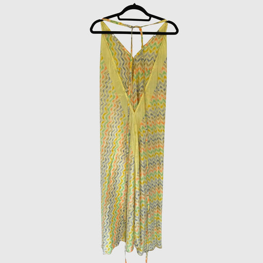 Upcycled Magic Scarf Dress Lang #727 aus Vintage-Sari in Beige & Gold – Rückansicht