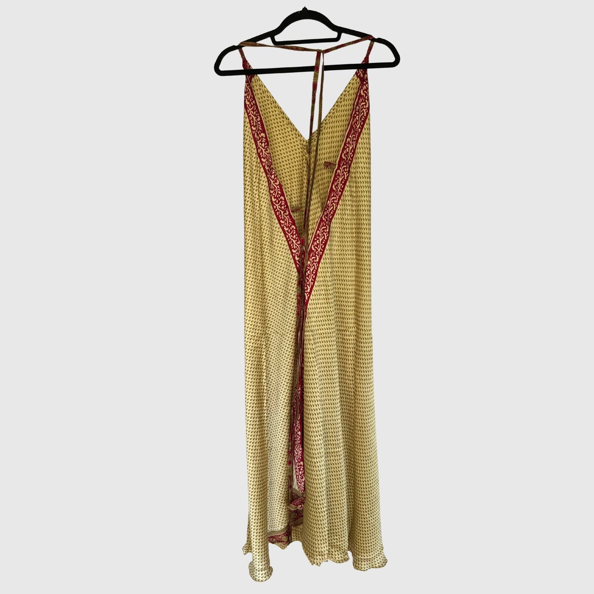Upcycled Magic Scarf Dress Lang #728 aus Vintage-Sari in Beige & Braun – Rückansicht