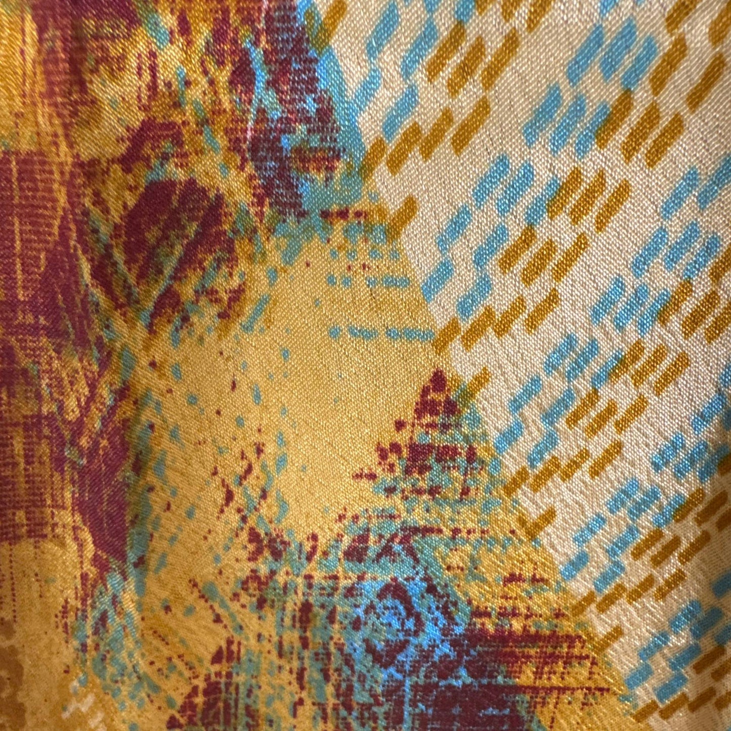 Upcycled Magic Scarf Dress Lang #730 aus Vintage-Sari in Gold & Braun – Detailansicht