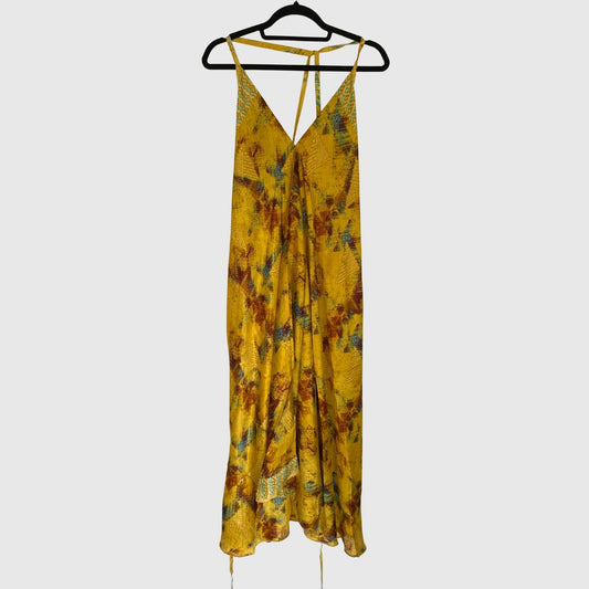 Upcycled Magic Scarf Dress Lang #730 aus Vintage-Sari in Gold & Braun – Vorderansicht