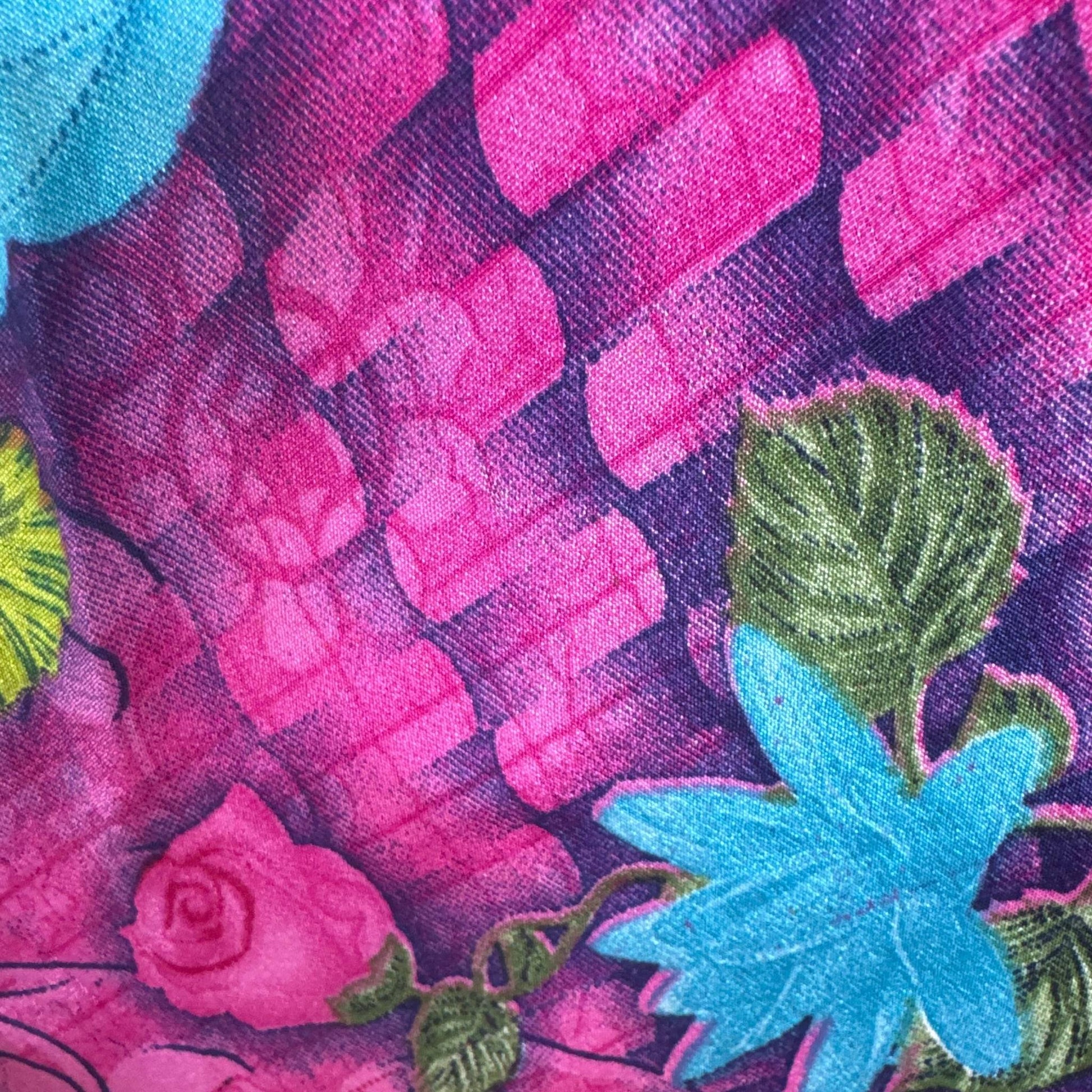 Upcycled Magic Scarf Dress Lang #732 aus Vintage-Sari in Pink & Lila – Detailansicht