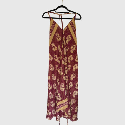 Upcycled Magic Scarf Dress Lang #736 aus Vintage-Sari in Dunkelrot & Weiß – Vorderansicht