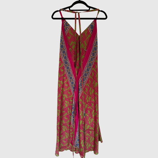 Upcycled Magic Scarf Dress Lang #738 aus Vintage-Sari in Dunkelrot & Oliv – Rückansicht