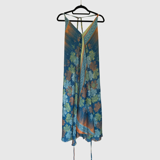 Upcycled Magic Scarf Dress Lang #739 aus Vintage-Sari in Blau & Orange – Vorderansicht