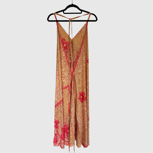 Upcycled Magic Scarf Dress Lang #740 aus Vintage-Sari in Rosa & Rot – Rückansicht