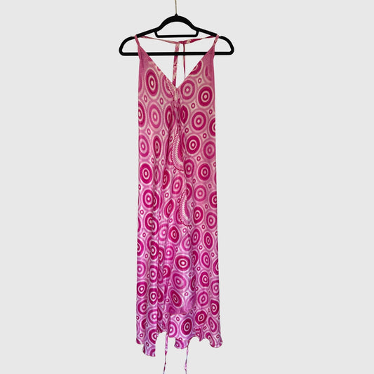 Upcycled Magic Scarf Dress Lang #743 aus Vintage-Sari in Pink & Lila – Vorderansicht
