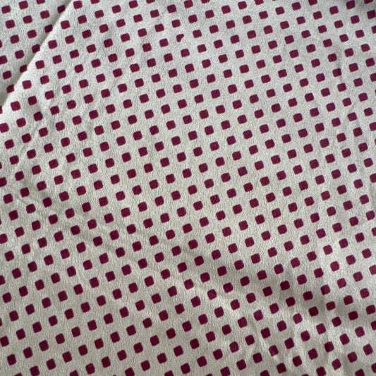 Stoffdetail: upcycelter Sari-Stoff in Beige & Bordeaux