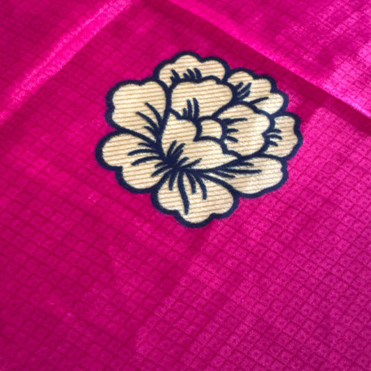 Stoffdetail: upcycelter Sari-Stoff in Pink